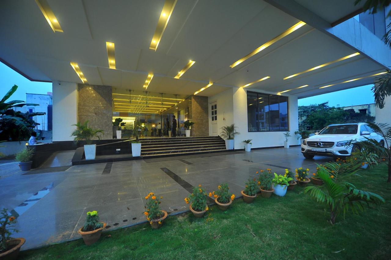 Pipul Padmaja Premium Hotel Bhubaneswar Exterior foto