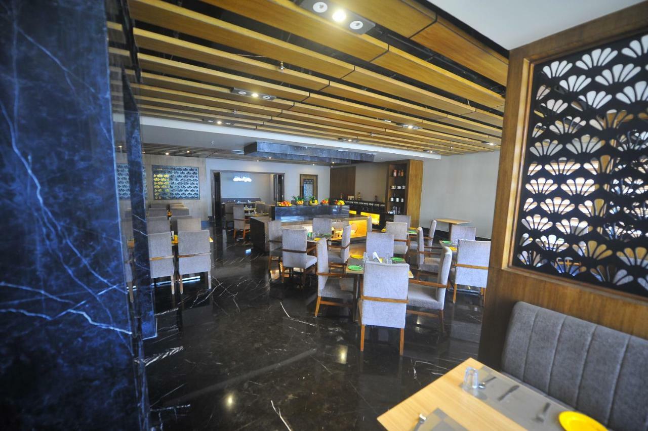 Pipul Padmaja Premium Hotel Bhubaneswar Exterior foto